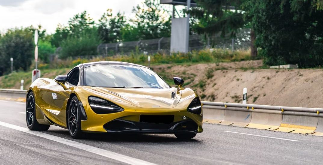 McLaren 720S jaune