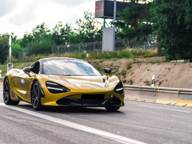 McLaren 720S jaune