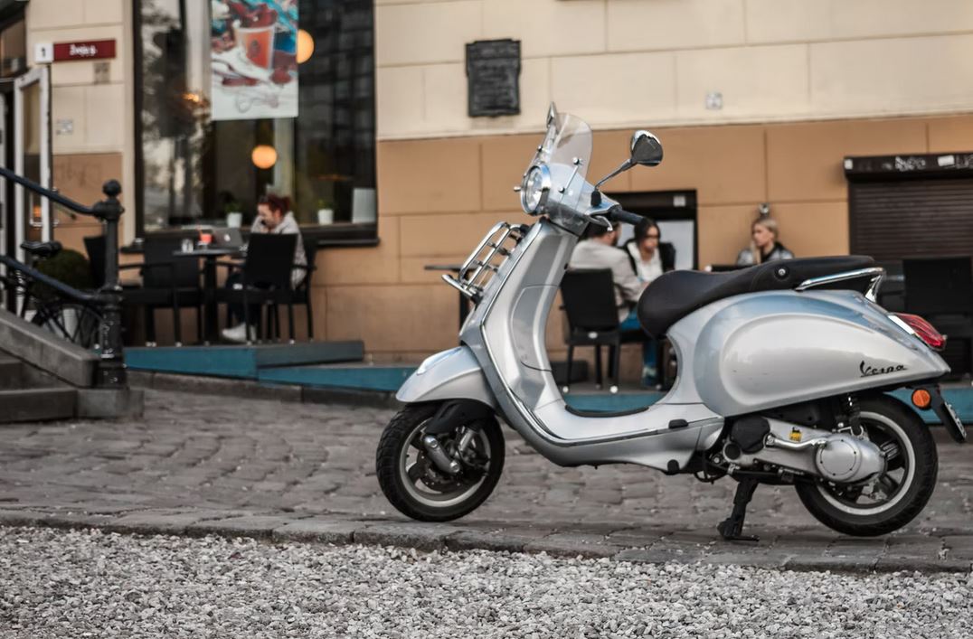 assurance scooter vespa